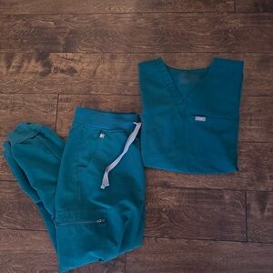 Figs Hunter Green Small Set